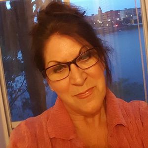 Meet your Posher, Debbie